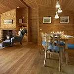 Egret Lodge With Hot-Tub